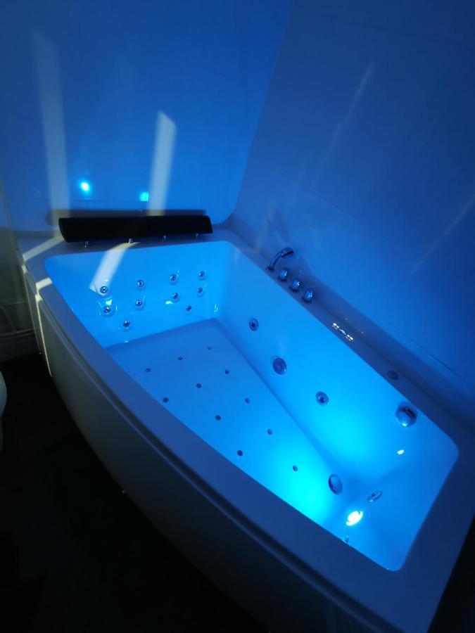 Suite Perla - Balneo Et Sauna Le Mee-sur-Seine ภายนอก รูปภาพ